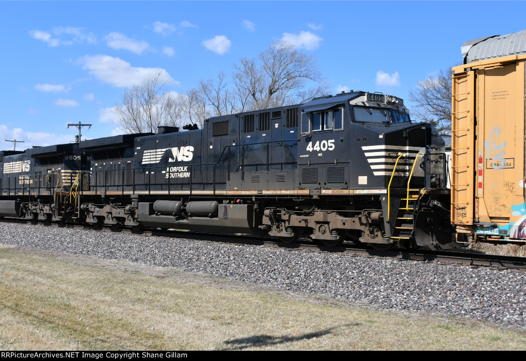 BNSF 4405 Roster shot.